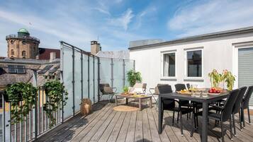 Apartment, 2 Bedrooms, Terrace, City View | Outdoor dining