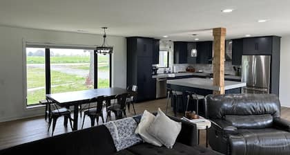 Farmhouse in McCrory, Arkansas on 5 acres is a cozy retreat. Witness the Eclipse