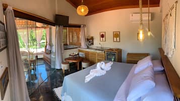 Honeymoon Studio Suite | Private spa tub