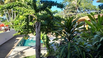 Habitación de diseñador con 2 camas individuales | Vista desde la habitación