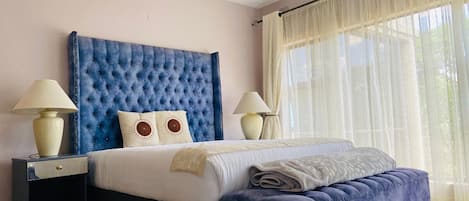 1 chambre, décor unique, bureau