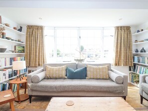 Cottage | Living area - Beta Cottage (Reydon)