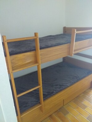 1 chambre, fer et planche à repasser, Wi-Fi gratuit, draps fournis