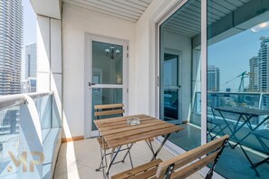 Balcony - Marco Polo - Spacious 1 BR with balcony in Dubai Marina (Dubai)