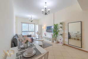 Leilighet – design, balkong, byutsikt | Spisestue