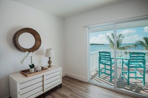 Habitación familiar, balcón, vistas al mar | Decoración individual, mobiliario individual, cortinas opacas