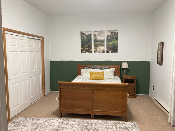 2 bedrooms, in-room safe, bed sheets