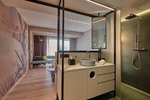 Comfort Room | Bathroom | Shower, rainfall showerhead, free toiletries, hair dryer - THE FLAMINGO (Timmendorfer Strand)