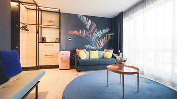 Suite | Hypo-allergenic bedding, minibar, in-room safe, soundproofing