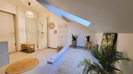 Spa. Home Antonin & Maye: 6 travelers - 3 bedrooms - 2 bathrooms - Terrace