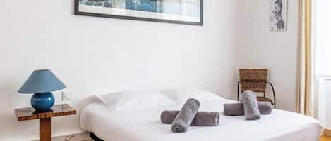 1 chambre, fer et planche Ă repasser, Wi-Fi gratuit, draps fournis