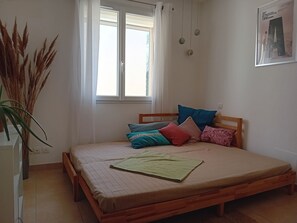 3 bedrooms, bed sheets