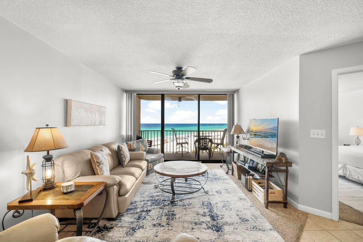 Condo, 2 Bedrooms, Ocean View (507B) | Living area | 55-inch Smart TV with digital channels, Netflix, Hulu