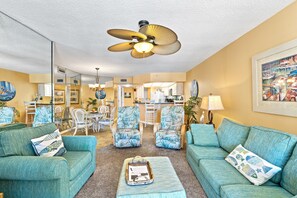 Condo, 2 Bedrooms, Ocean View (610B) | Living area