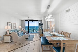 Condo, 2 Bedrooms, Ocean View (809B) | In-room dining
