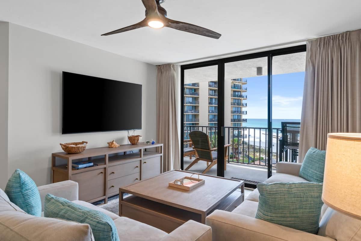 Appartement, 2 slaapkamers, uitzicht op oceaan (513C) | Woonruimte | Een 55-inch smart-tv met digitale zenders, Netflix en Hulu