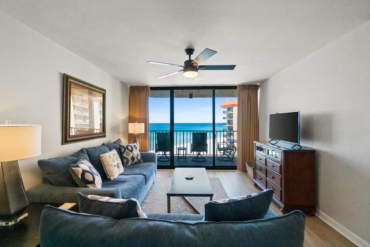 Appartement, 2 slaapkamers, uitzicht op oceaan (909B) | Woonruimte | Een 55-inch smart-tv met digitale zenders, Netflix en Hulu