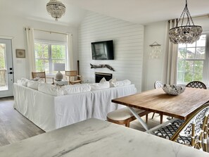 Smart TV, fireplace