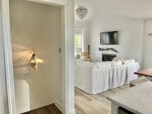 4 bedrooms, iron/ironing board, travel crib, free WiFi