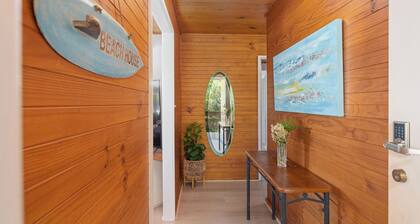 Nelson on Nelson – rustic pet friendly coast house, perfectly located close to beach and cafes