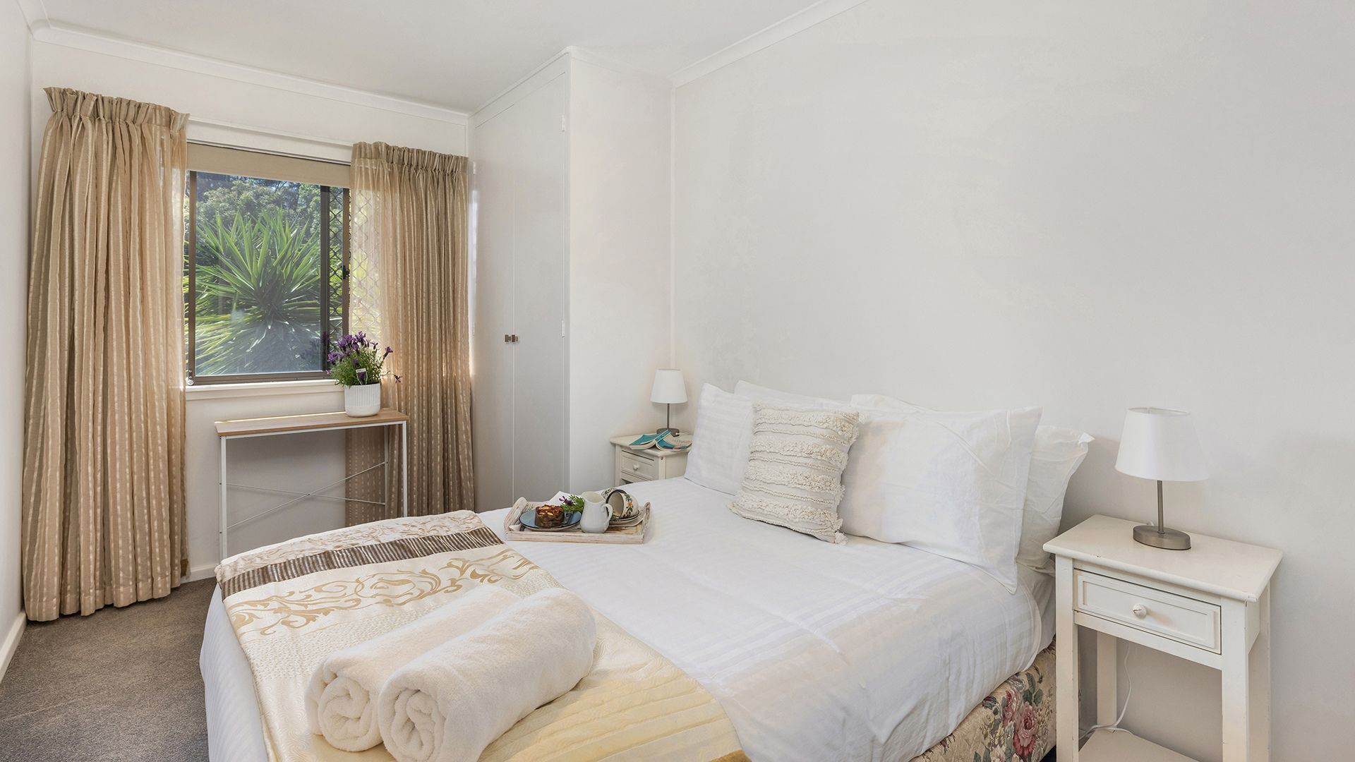 6 bedrooms, iron/ironing board, travel cot, WiFi