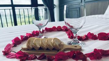 Schreibtisch, kostenloses WLAN, Bettwäsche