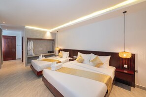 Habitación familiar | Escritorio, wifi gratis, ropa de cama