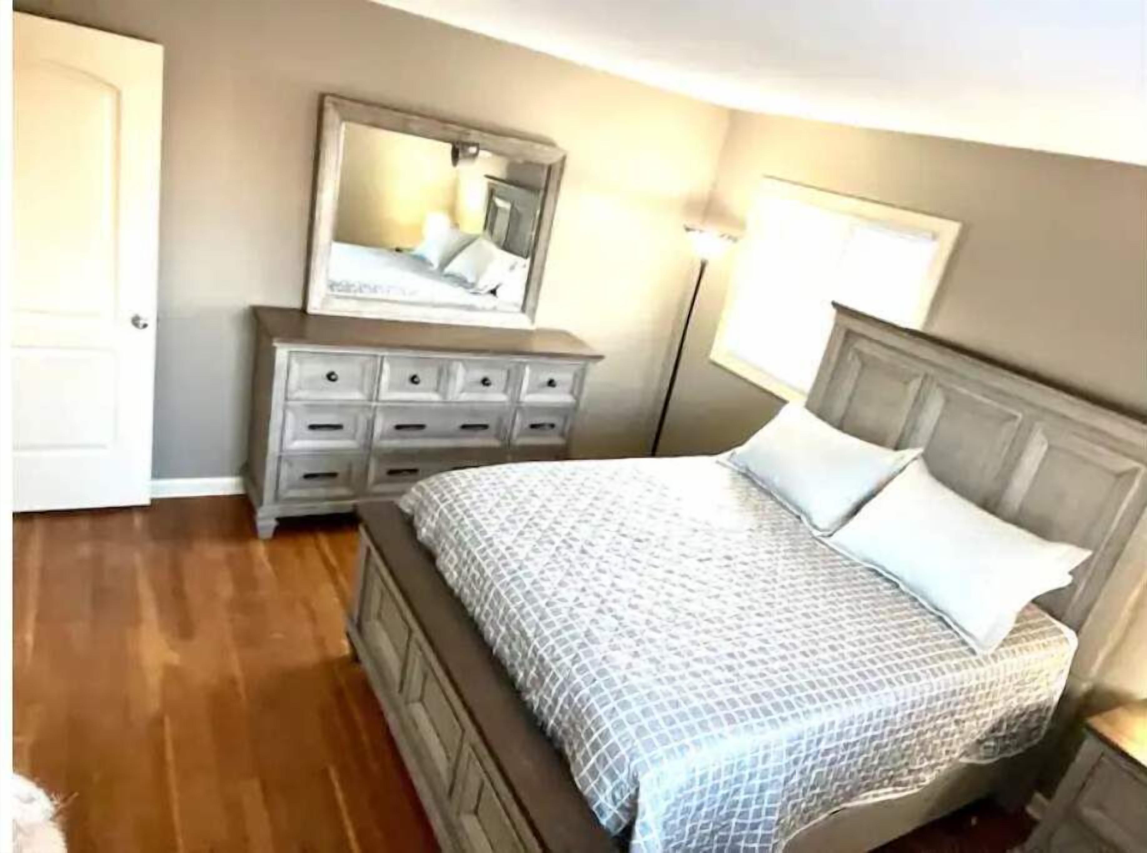 4 chambres, fer et planche à repasser, Wi-Fi gratuit, draps fournis