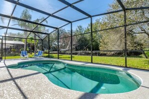 屋外プール、温水プール