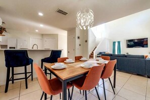 Dining - Heated pool - Family Villa near Disney (Davenport)