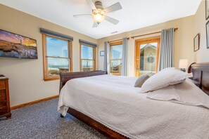 4 Schlafzimmer, Zimmersafe, Schreibtisch, Bügeleisen/Bügelbrett