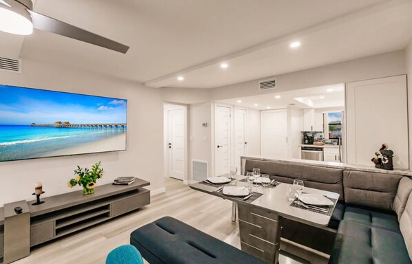 Smart TV - Vanderbilt Beach Condo, Bay Views, NEW Saltwater Pool, Walk to Beach (North Naples)