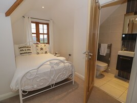 4 dormitorios, decoración individual, mobiliario individual