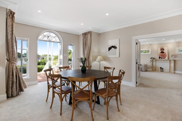 Dining - Grande Vista 5Br Manor with Pool & Mt Eden Views (Auckland Central Suburbs)