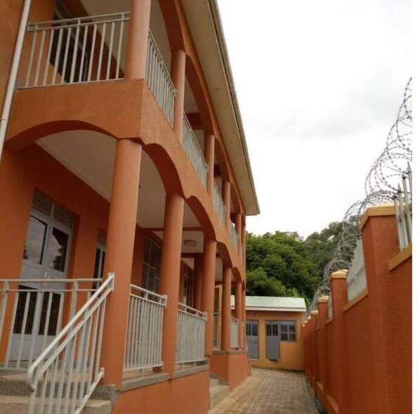 Exterior - VSC Courts 1guest (Kampala)
