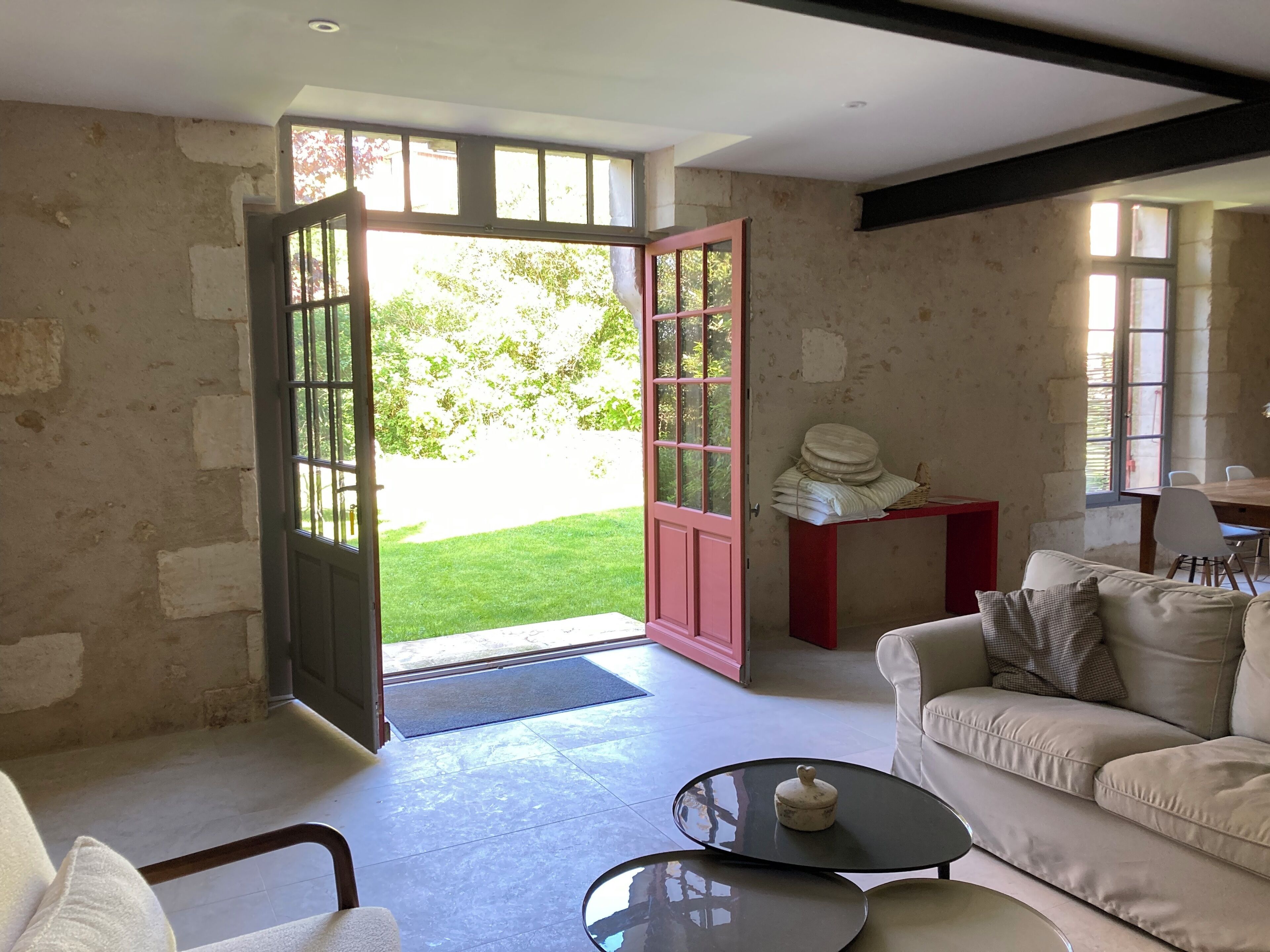 Télévision, lecteur de DVD, vidéothèque