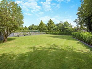 A well-maintained lawn with a wooden fence, a tree, and a hedge. - Perfect for a special occasion or get-together. (Medstead, near Alton)