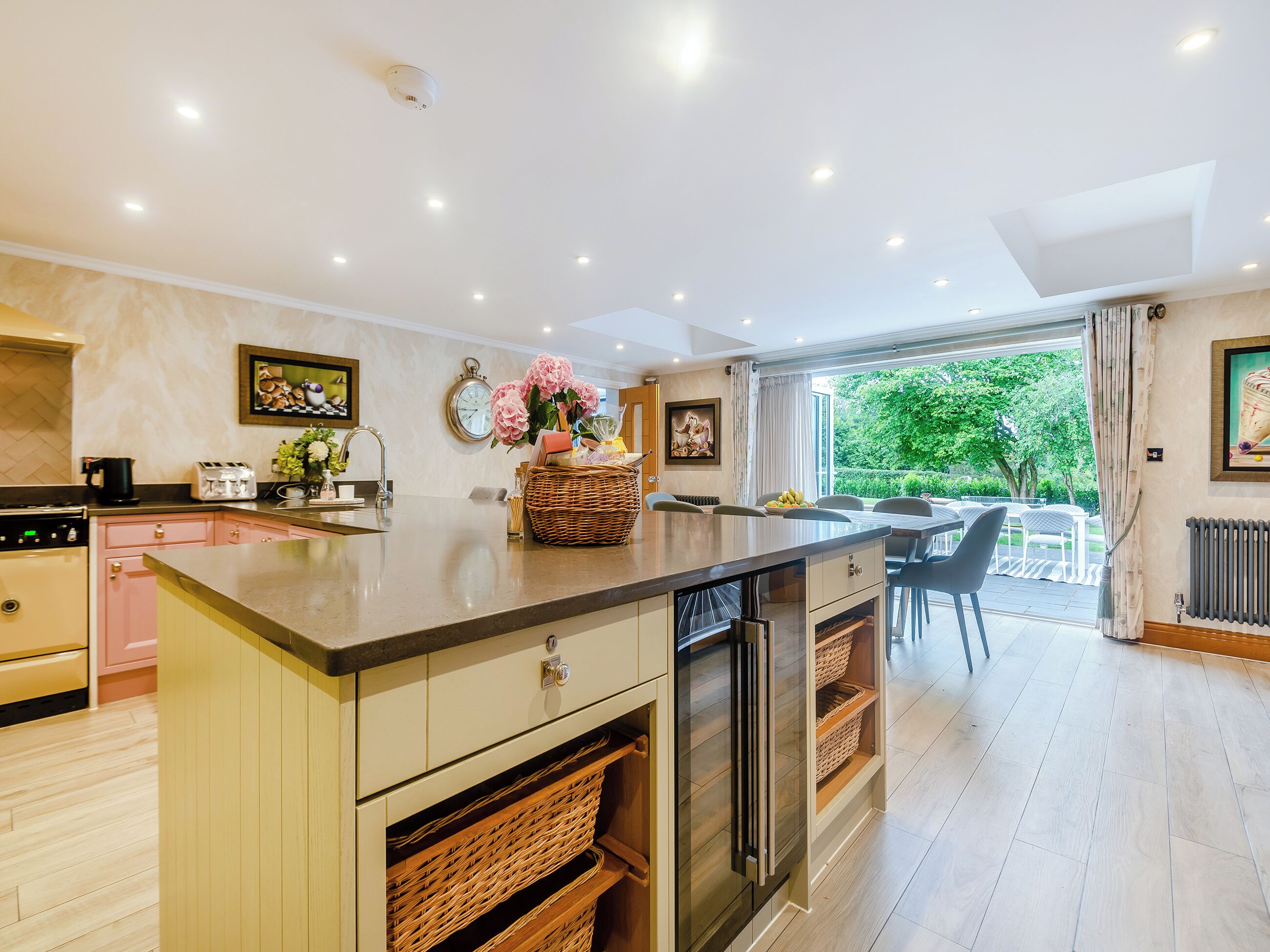 Lave-vaisselle, chaise haute