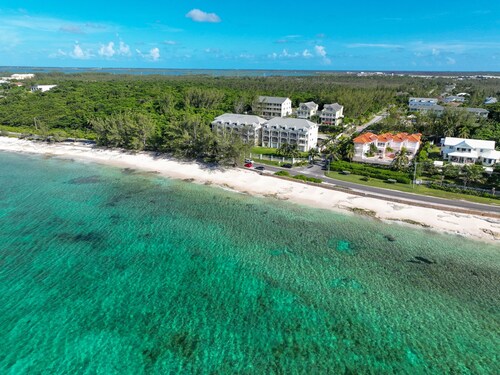 Beach Life Starts Here! Luxe Stay Near Coast!