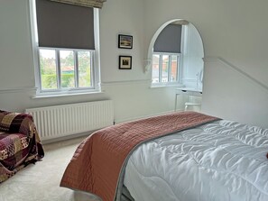 2 bedrooms, free WiFi, bed sheets - 2 bedroom accommodation in Hurworth, near Darlington (Hurworth, near Darlington)
