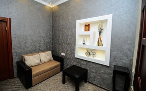 Standard Twin Room | Free WiFi, bed sheets - Old Castello Hotel And Sheesha Cafe (Tbilisi)