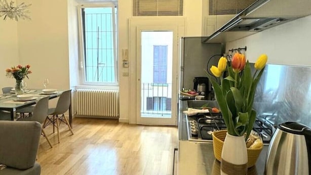 Kjøleskap, ovn, kokeplater og oppvaskmaskin