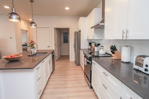 Refrigerador, microondas, horno, placa de cocina