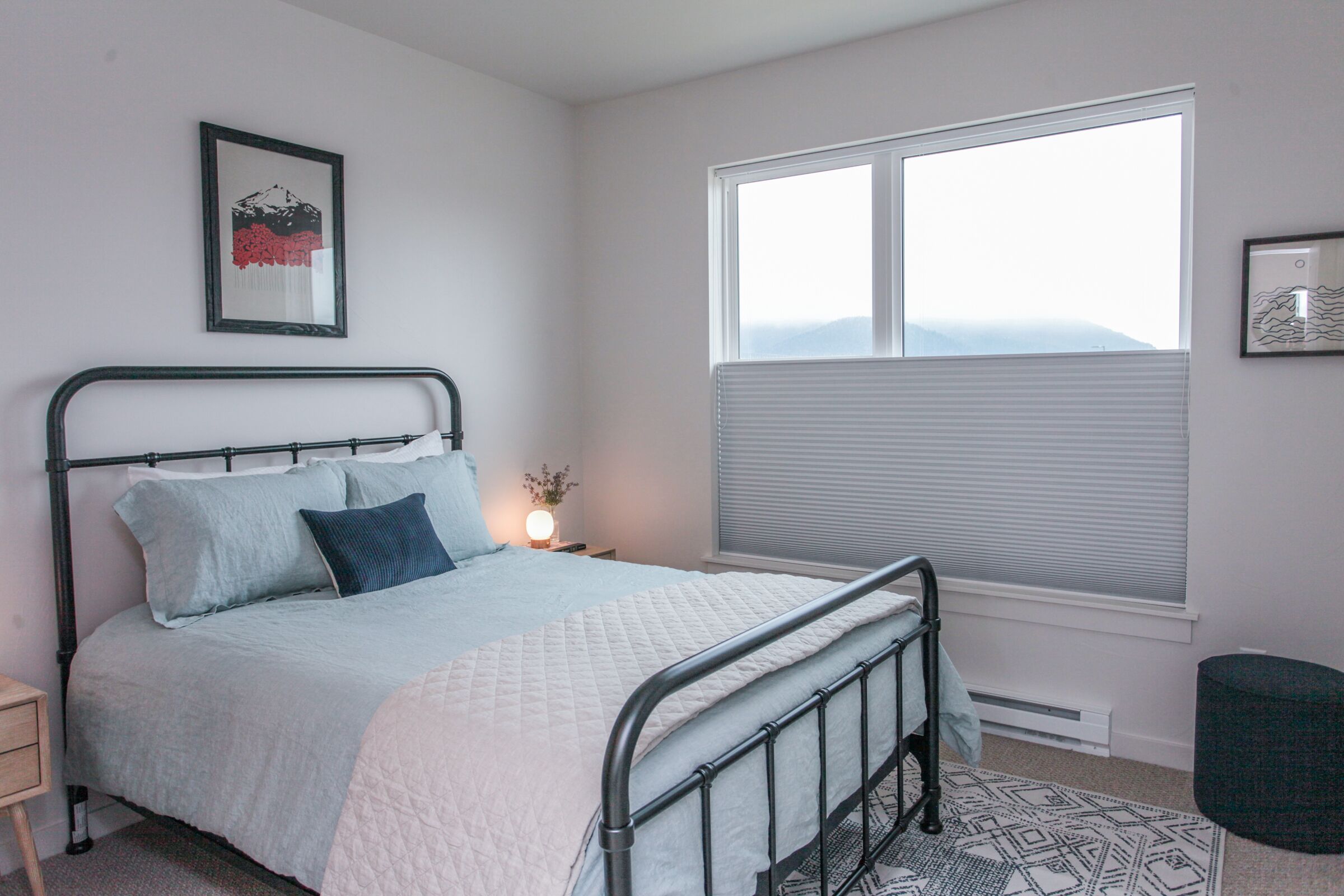 2 bedrooms, desk, iron/ironing board, travel crib