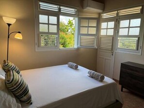3 bedrooms, desk, WiFi