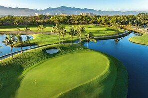 Golf - WELCOME TO LUXURY VACATIONING ENJOY THIS GRAND LUXXE TWO BEDROOM MASTER SUITE (Las Jarretaderas)