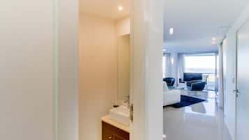 Apartment | Bathroom | Shower, hair dryer, towels, soap
