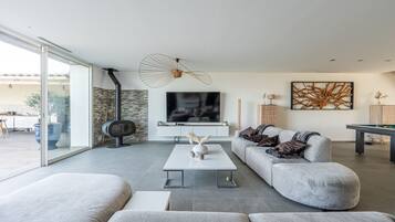 TV connectée, cheminée