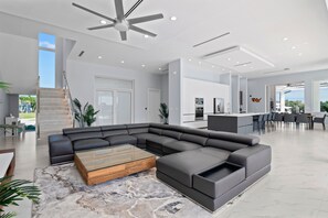 Televisión, chimenea, mesa de ping pong, estéreo