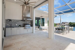 屋外ダイニングエリア